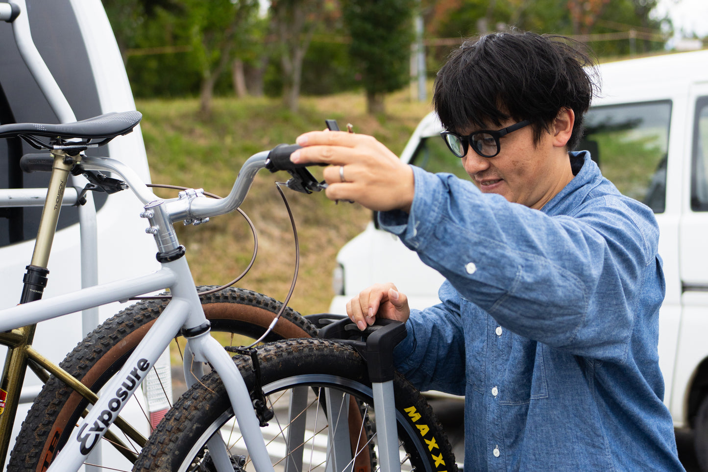 「TRAIL&NIGHT」LYELL MAT BLACK / BRIGHT BL
