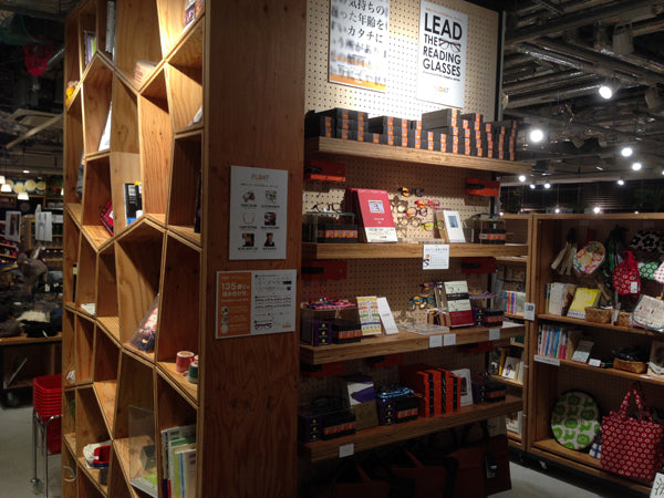 マルノウチリーディングスタイルにFLOATリーディンググラス 東京駅前KITTEビル